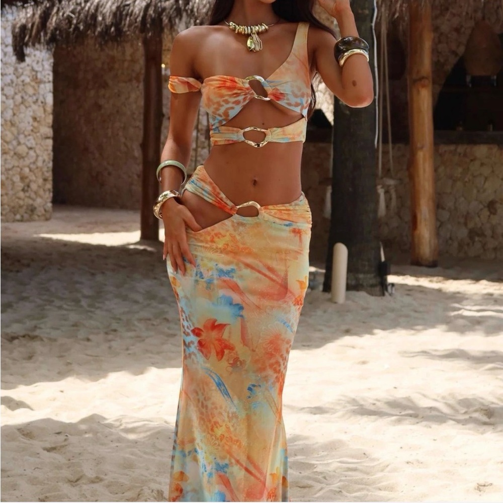 Outcast floral SIONAN cutout crop top MALTA size M